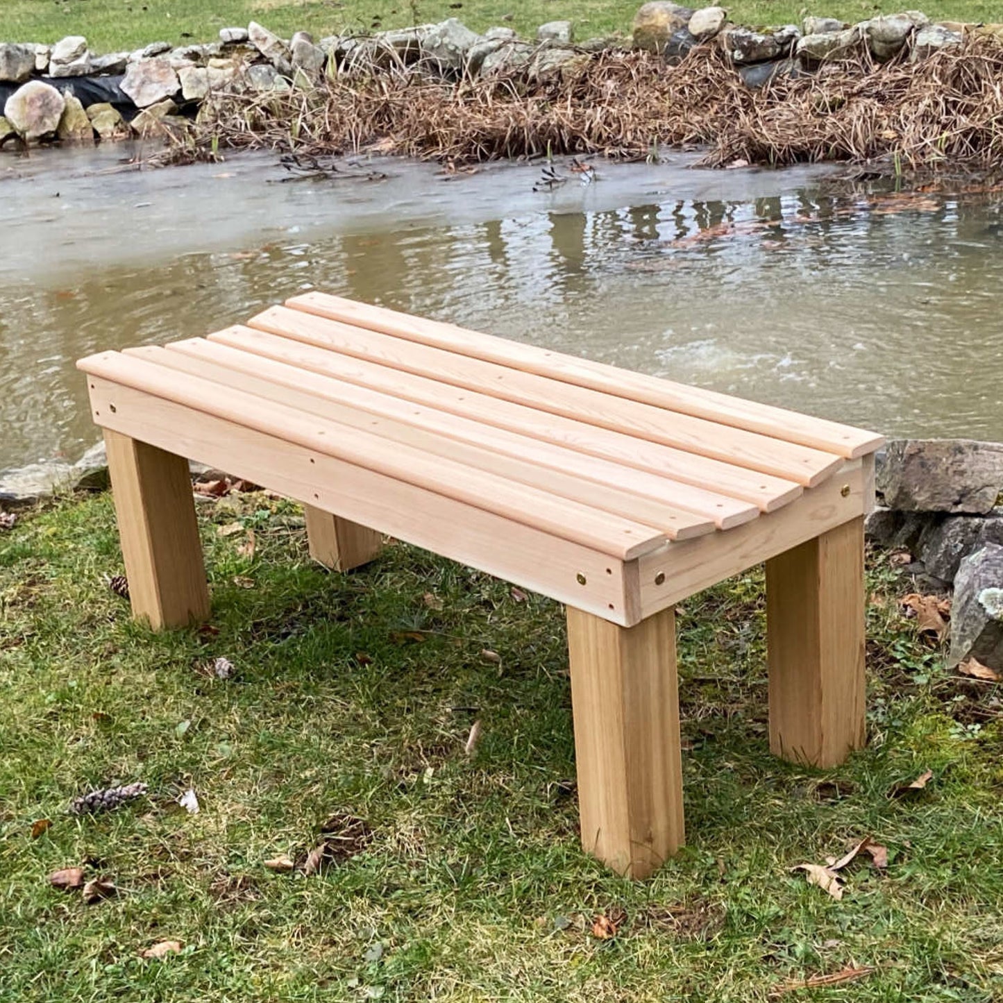 Regallion Outdoor Western Red Cedar 4ft Cedar Courtyard Bench - LEAD TIME TO SHIP 7 BUSINESS DAYS OR LESS