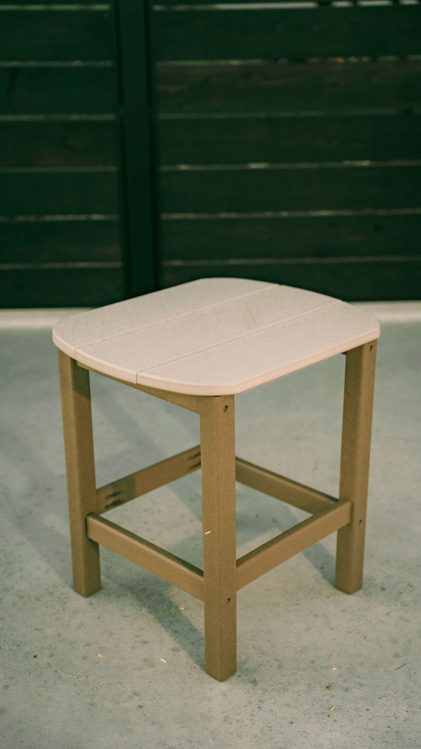 Polybird P52 Oval End Table - LEAD TIME TO SHIP 7 BUSINESS DAYS OR LESS