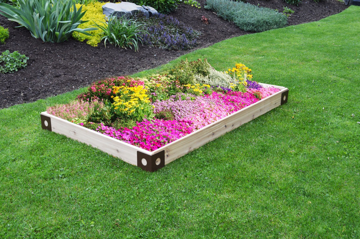 A&L Furniture Co. Western Red Cedar Raised Garden Bed with Decorative Corners - LEAD TIME TO SHIP 4 WEEKS OR LESS