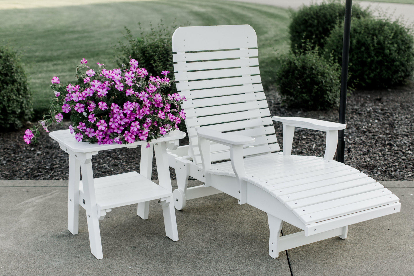 poly heritage chaise lounge and 2 tier end table white