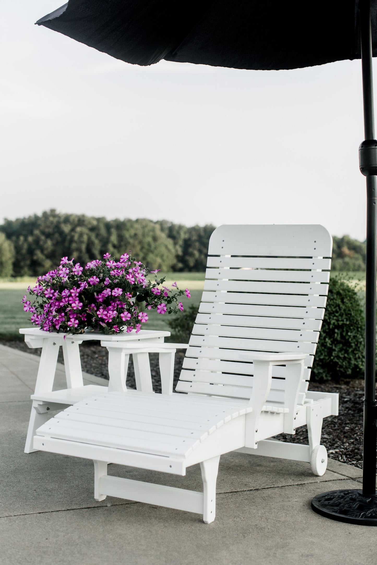 poly heritage chaise lounge and 2 tier end table white front side view