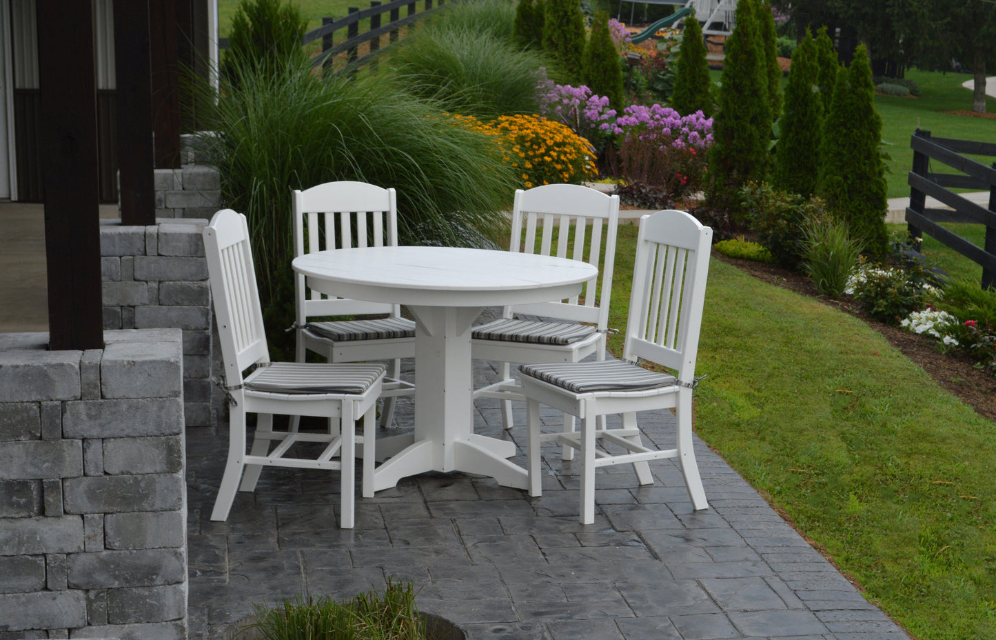 A&L Furniture Recycled Plastic 5 Piece Classic Round Table Dining Set - White